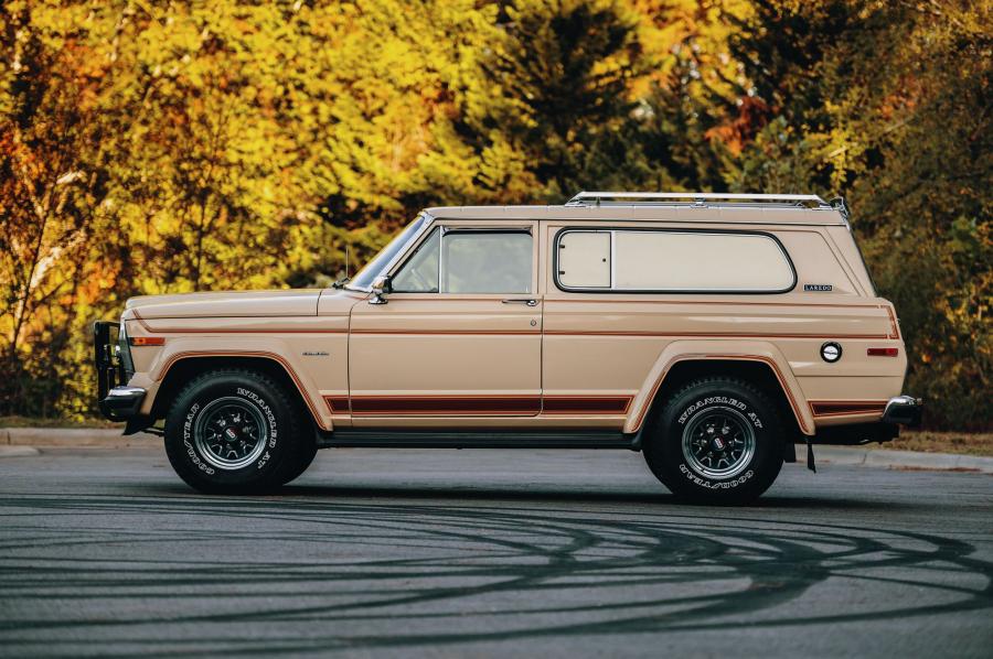  Jeep Cherokee Laredo (SJ) 1983 года  (фото 4 из 78)
